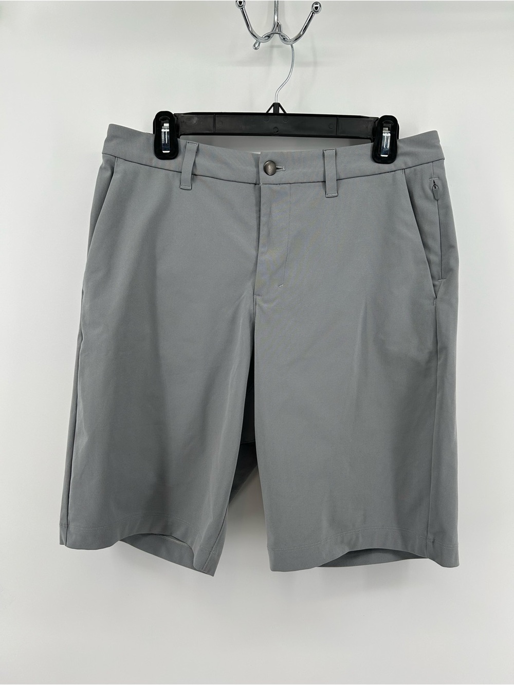 lululemon athletica Men's Light Grey Flat-Front Performance Shorts